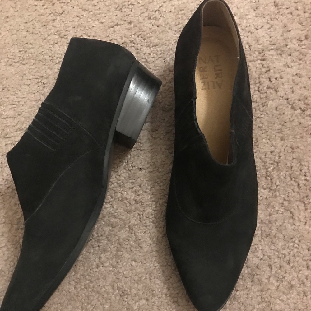 Size 8.5 Black Naturalizer Booties 🤩